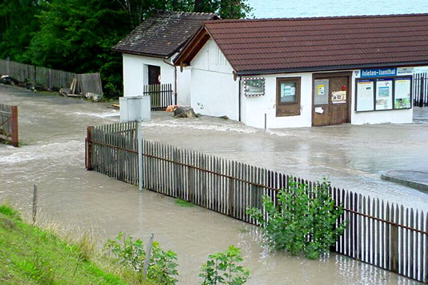 Schiffstation Isleten - Isenthal im Hochwasser